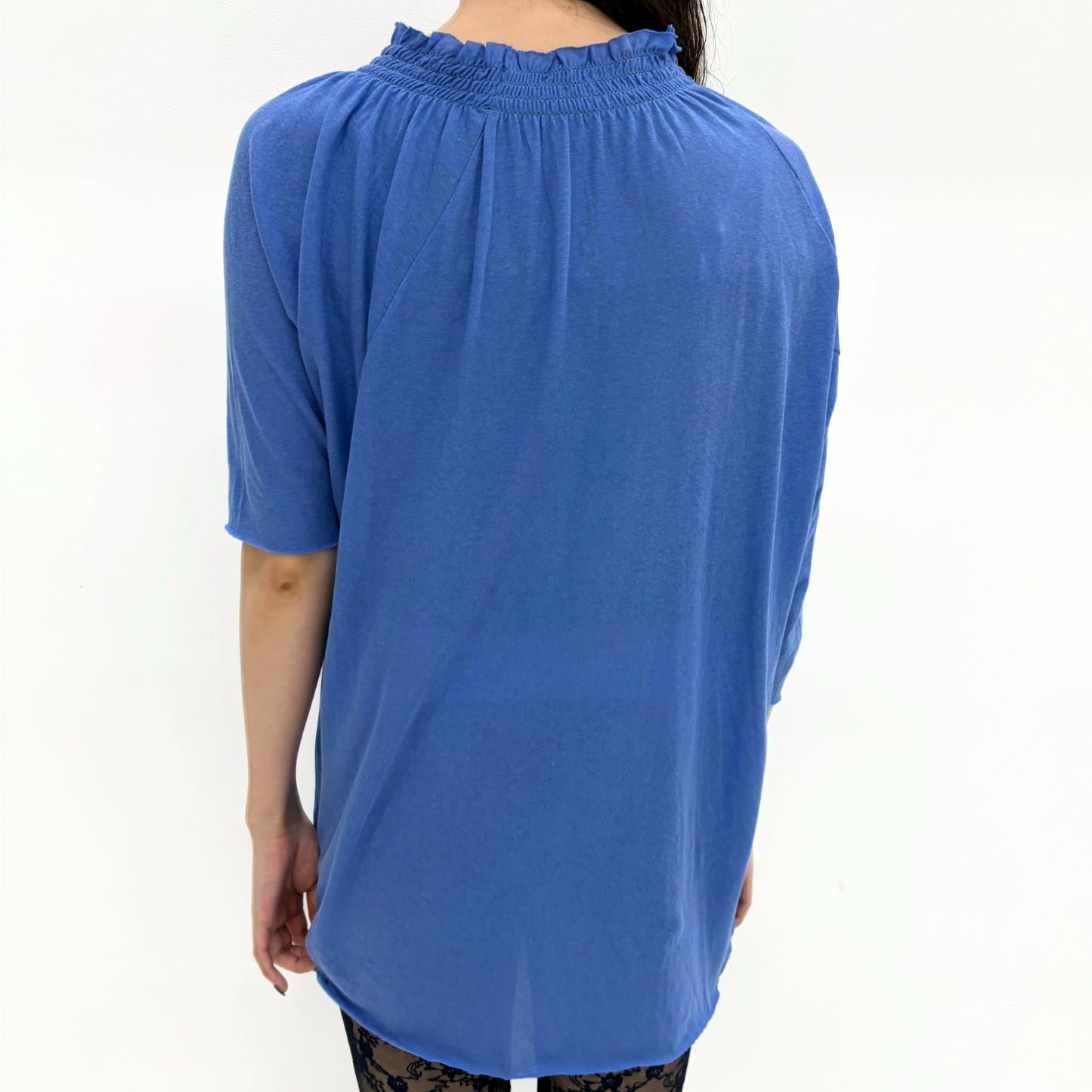 [fa.er.ie] sui loose top / blue / シャーリングプリントトップ