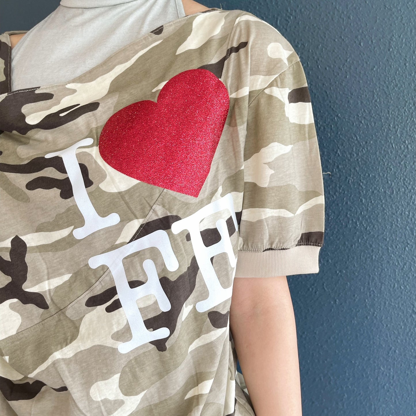 [fa.er.ie] cowl neck button t-shirt / camo / スターボタンカモTシャツ