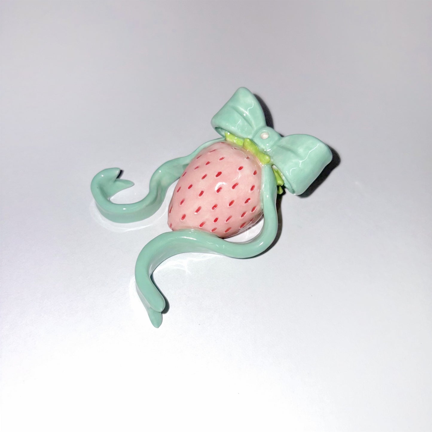 Strawberry cream incense holder / pink / ストロベリーのお香立て