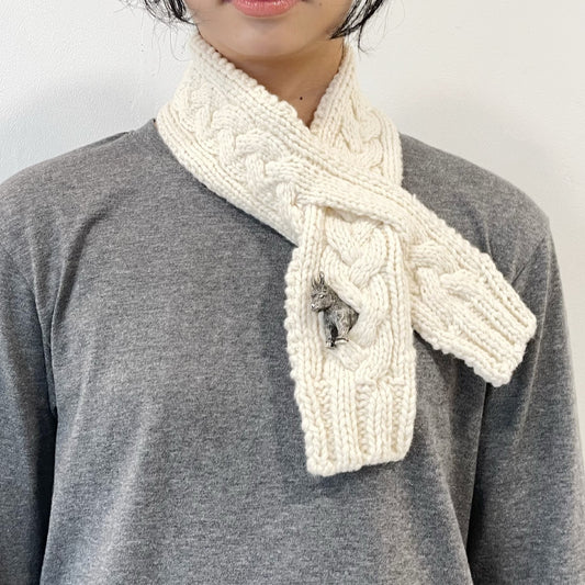 Worry scarf / white / ロバパーツケーブルマフラー