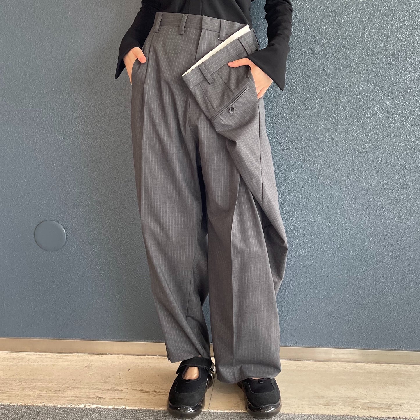 Orpha pants / gray stripes / ウエストデザインパンツ