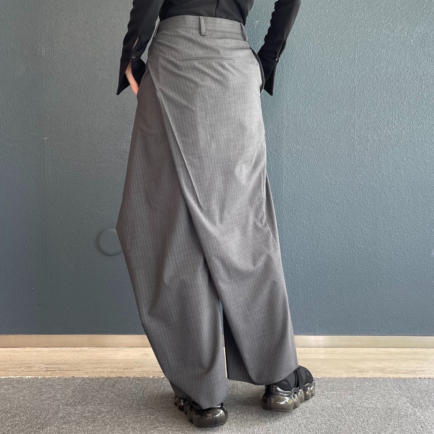 Orpha pants / gray stripes / ウエストデザインパンツ