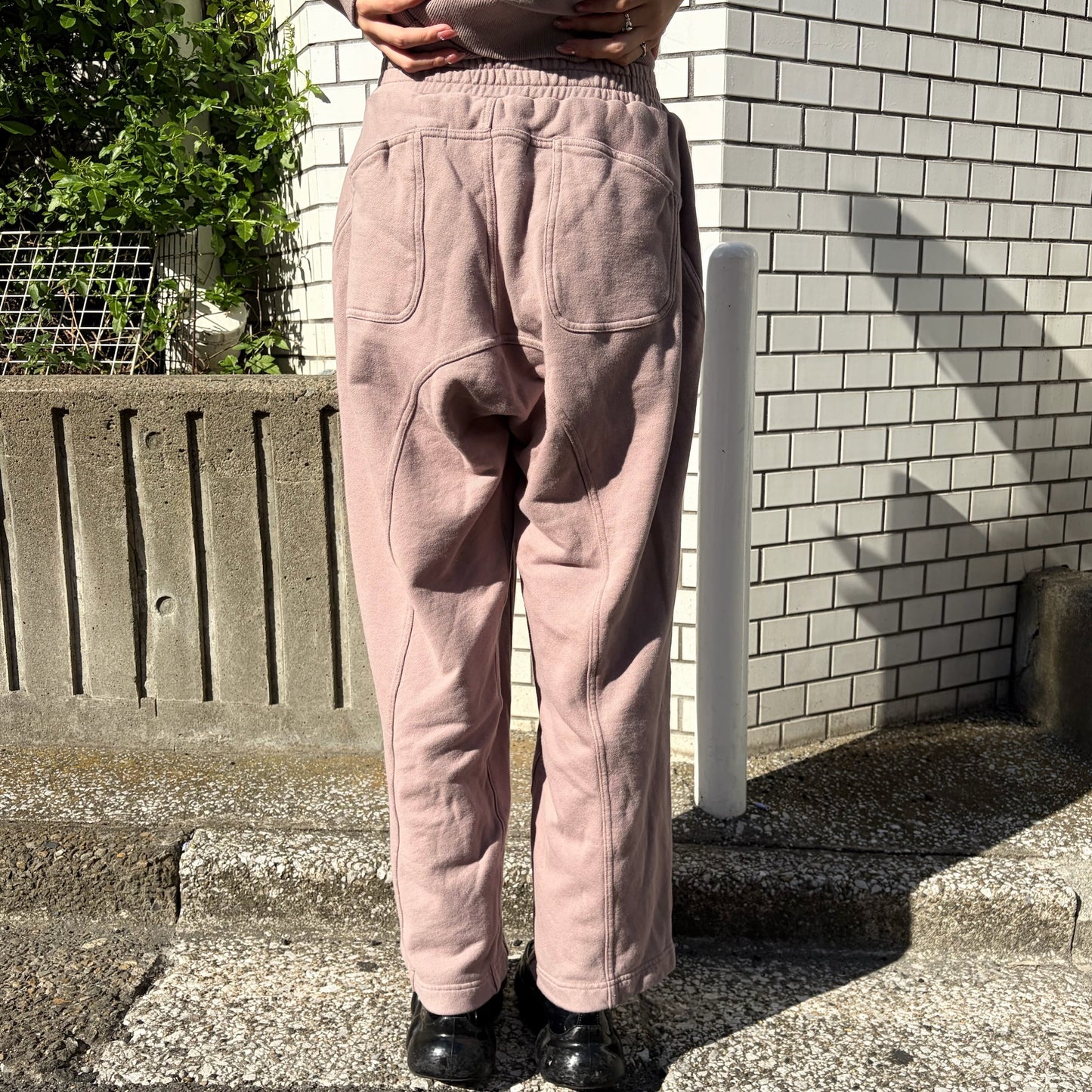 OFFSET PANTS / MOUVE / プリントスウェットパンツ
