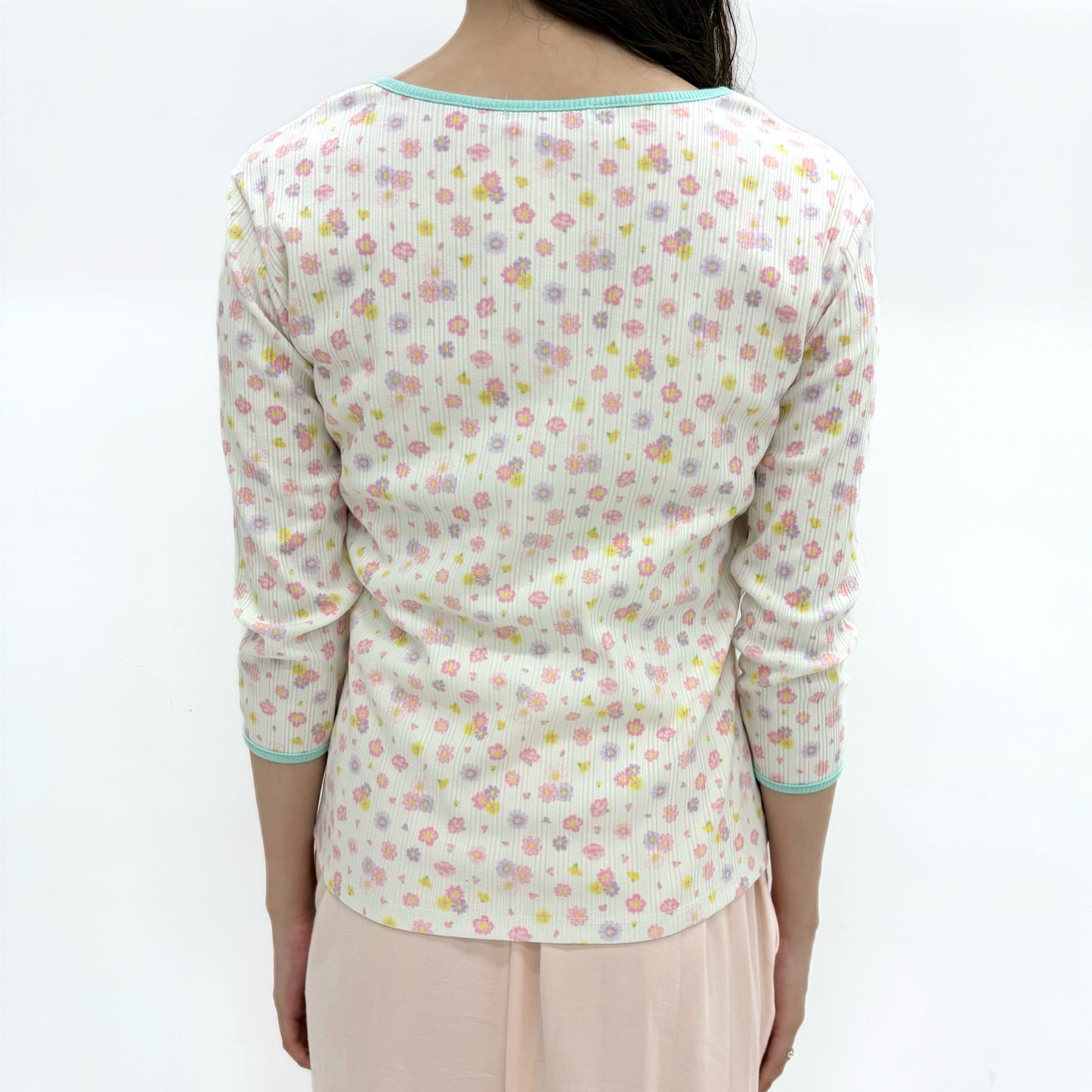 [F.E.E.S] kitty button flower top / ivory / プリントフラワートップ