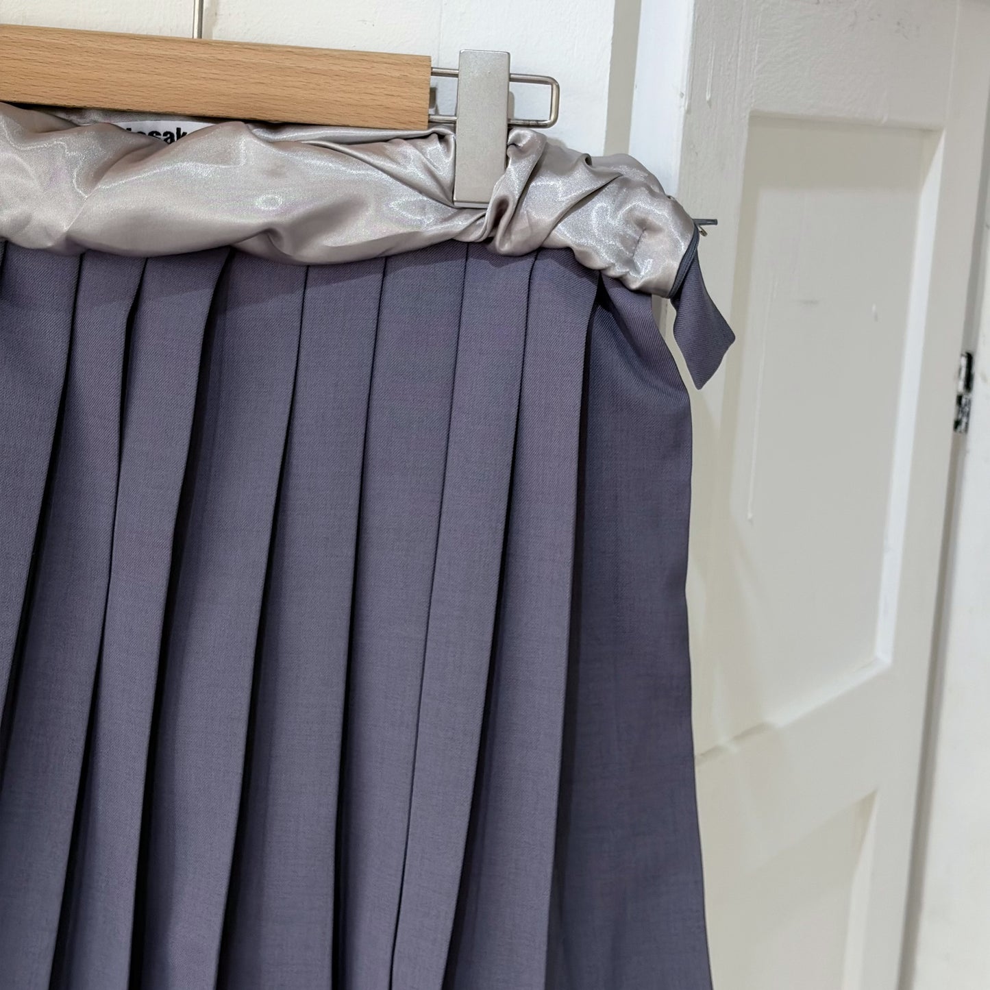 TWISTED PLEATS SKIRT / GRAY / ワイヤープリーツスカート