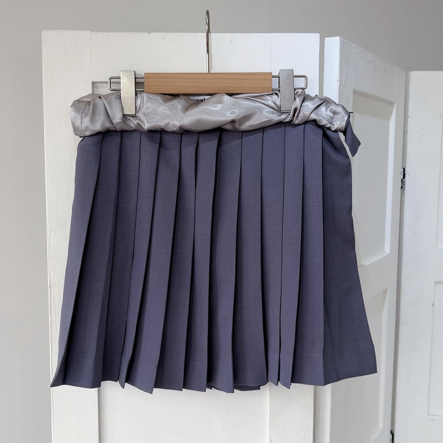 TWISTED PLEATS SKIRT / GRAY / ワイヤープリーツスカート