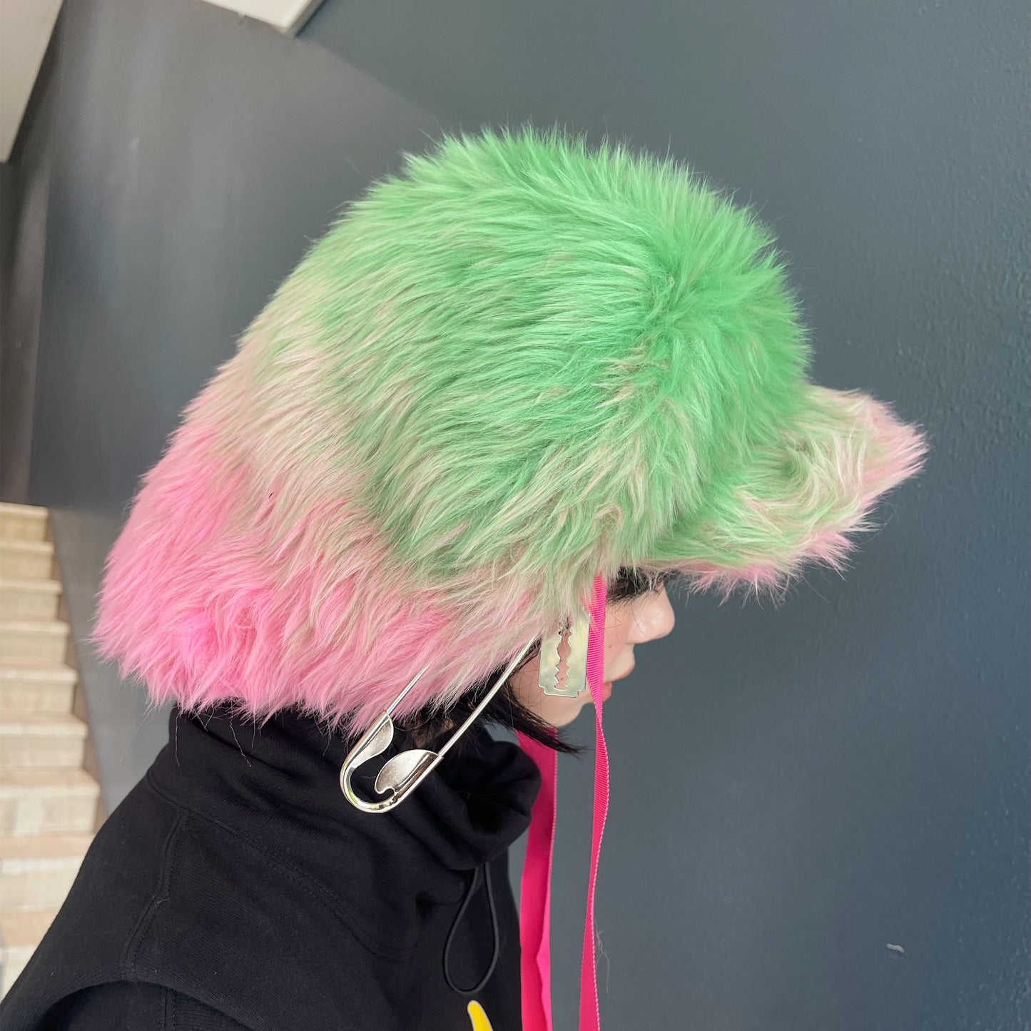ROXANNE FUR CASQUETTE HIZUME / PINK × GREEN / フェイクファーキャスケット