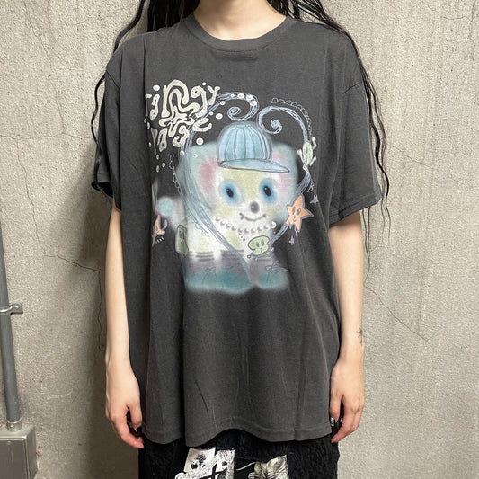 Tangy Page Washed Top / Charcoal / グラフィックTシャツ