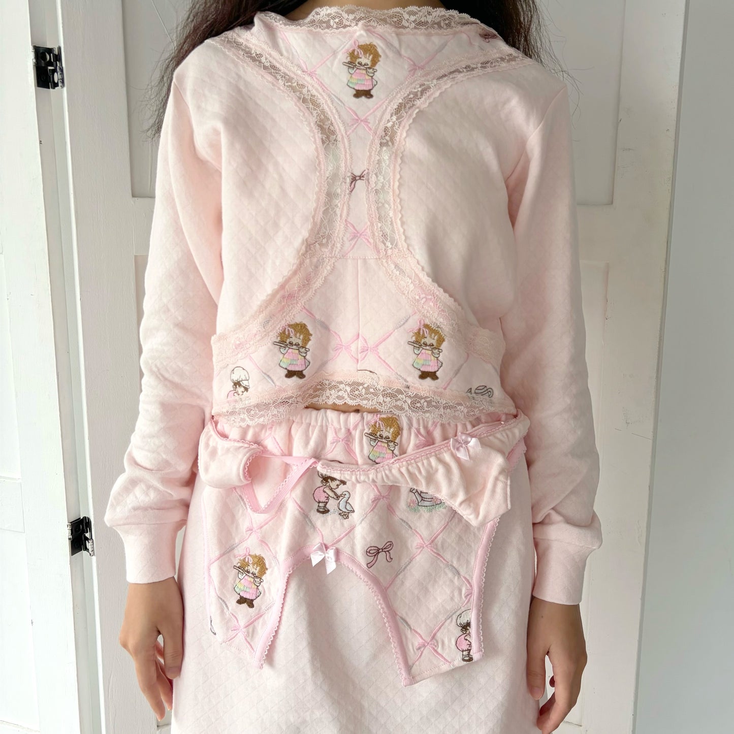 PANTY SHAPE TOP / PINK / 刺繍フードトップ