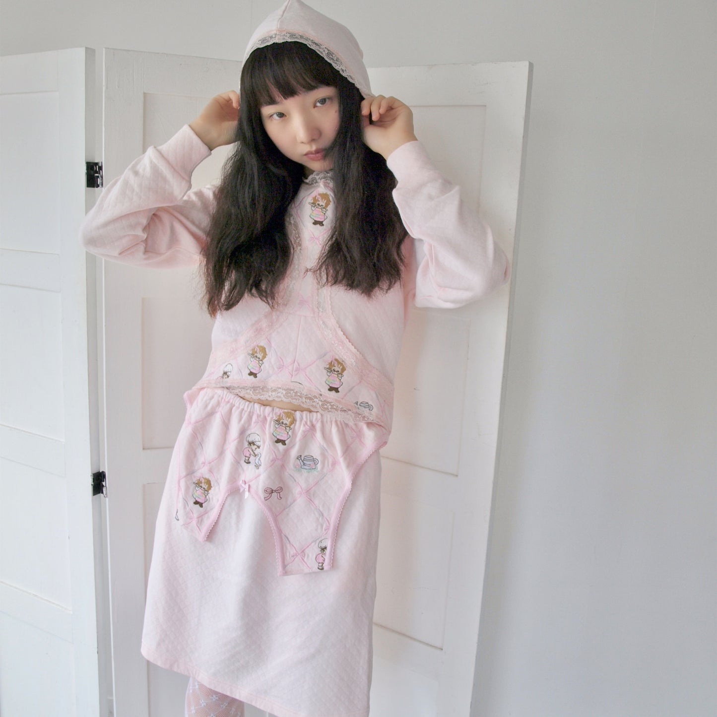 PANTY SHAPE TOP / PINK / 刺繍フードトップ
