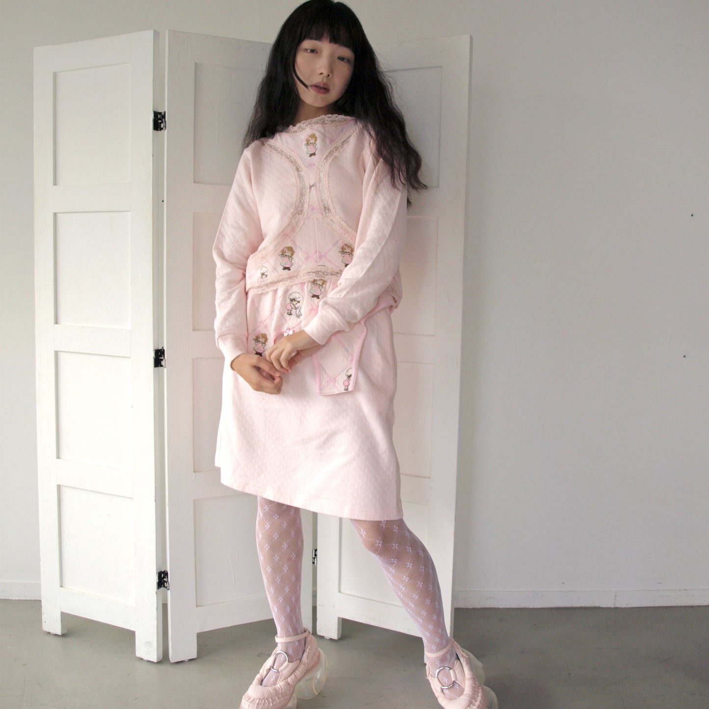 PANTY SHAPE TOP / PINK / 刺繍フードトップ