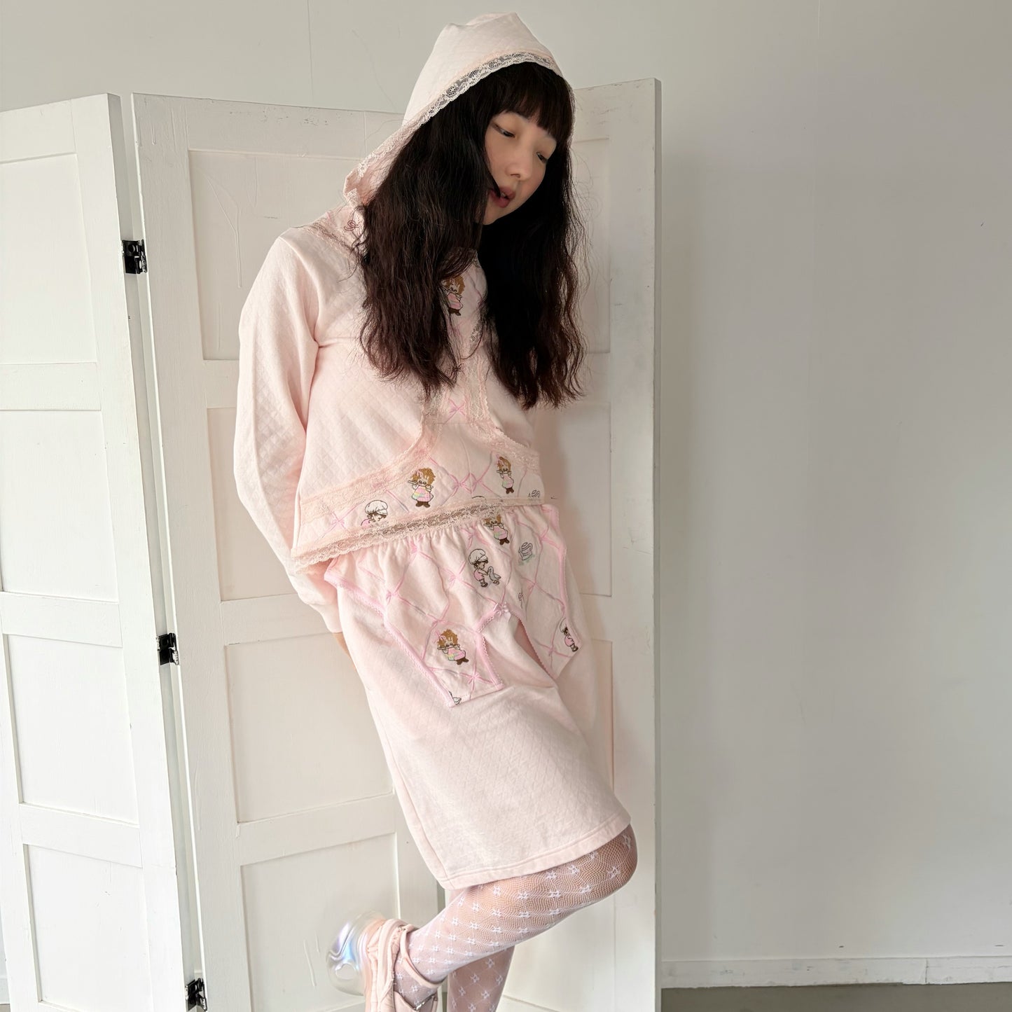PANTY SHAPE TOP / PINK / 刺繍フードトップ