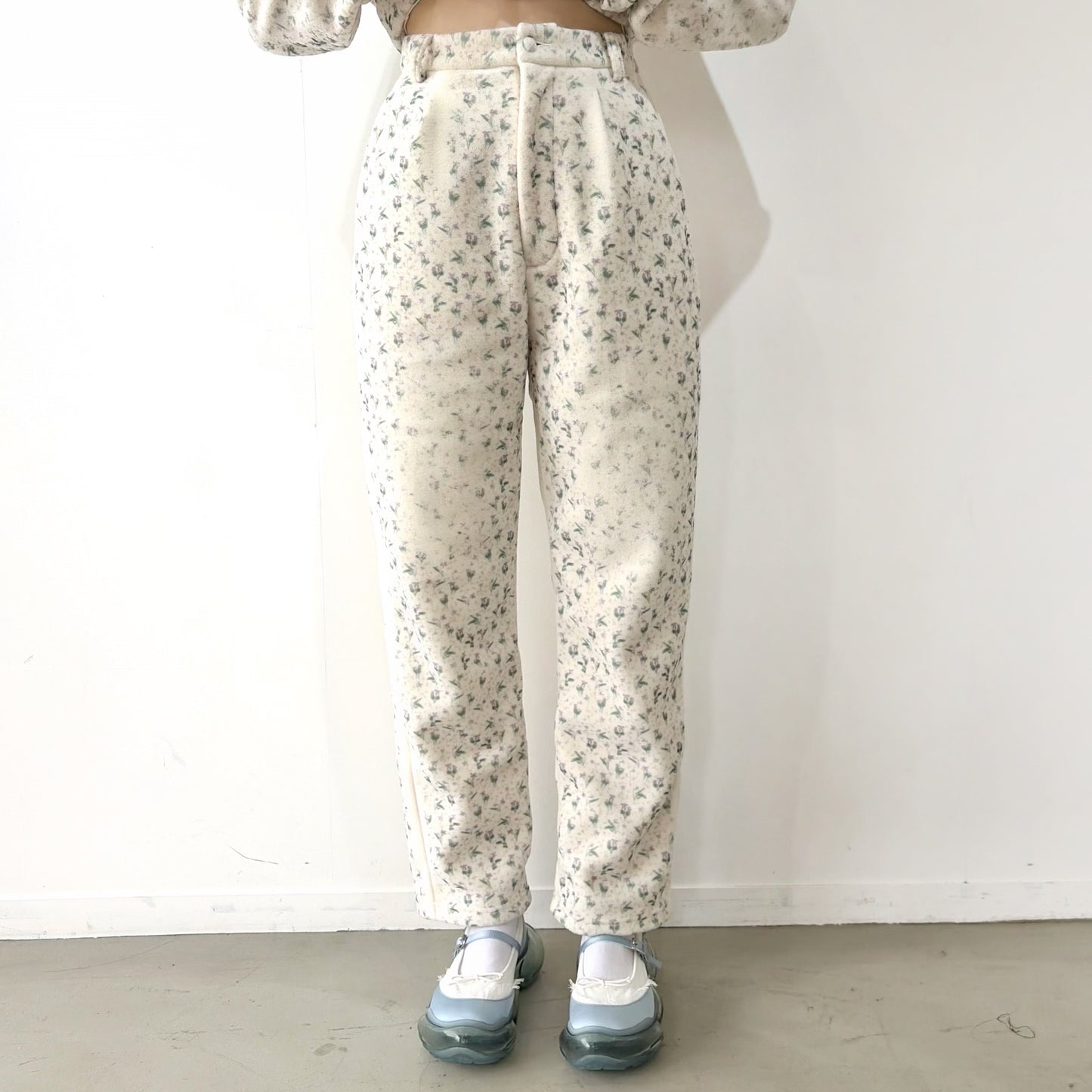 fading flower fleece pants / white / フェイディングフラワーフリースパンツ