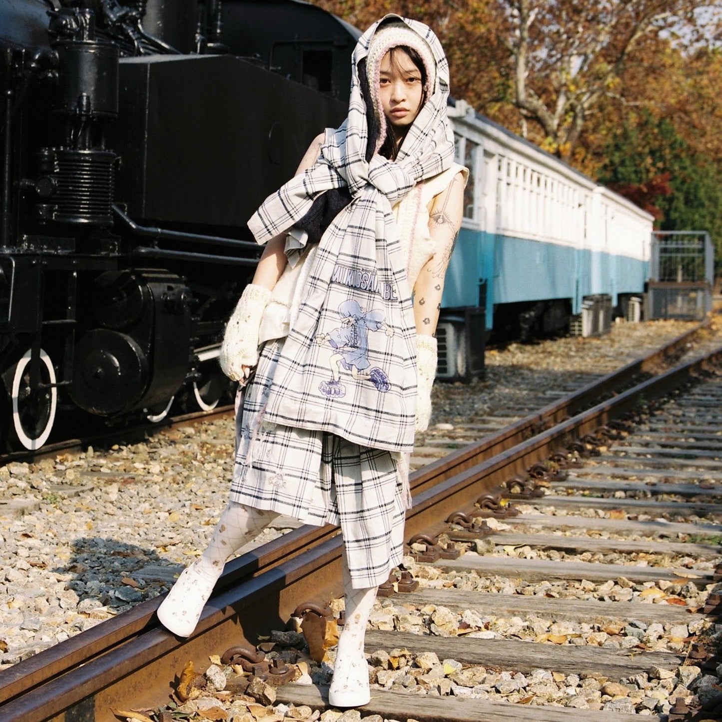 PIGGY PRINT MUFFLER / GRAY / グラフィックプリントマフラー