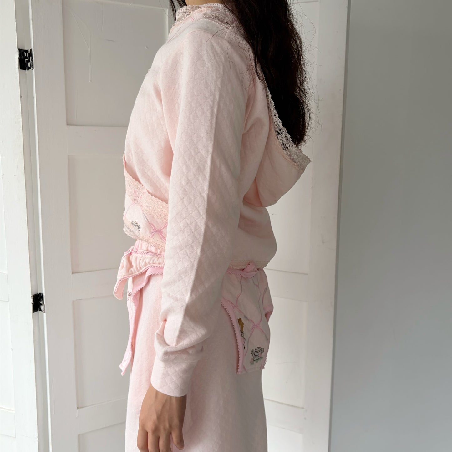 PANTY SHAPE TOP / PINK / 刺繍フードトップ