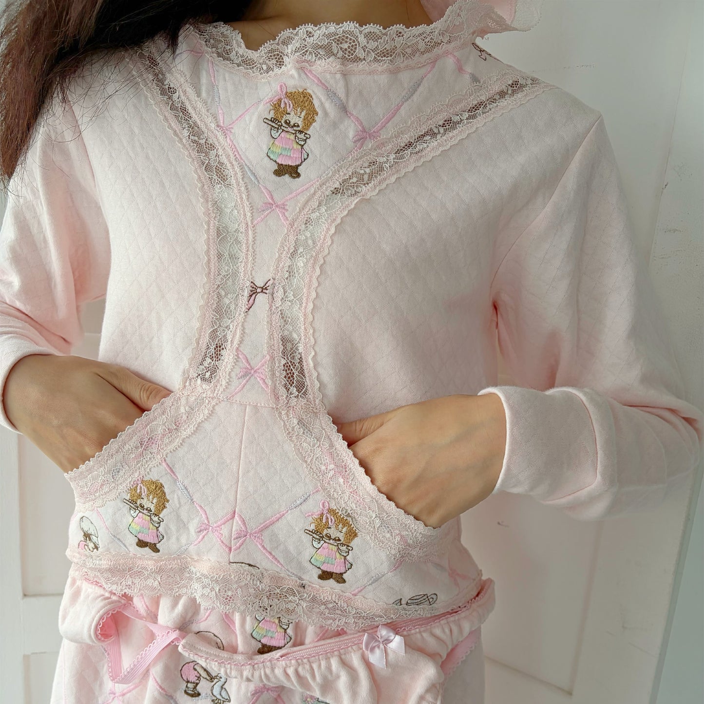PANTY SHAPE TOP / PINK / 刺繍フードトップ