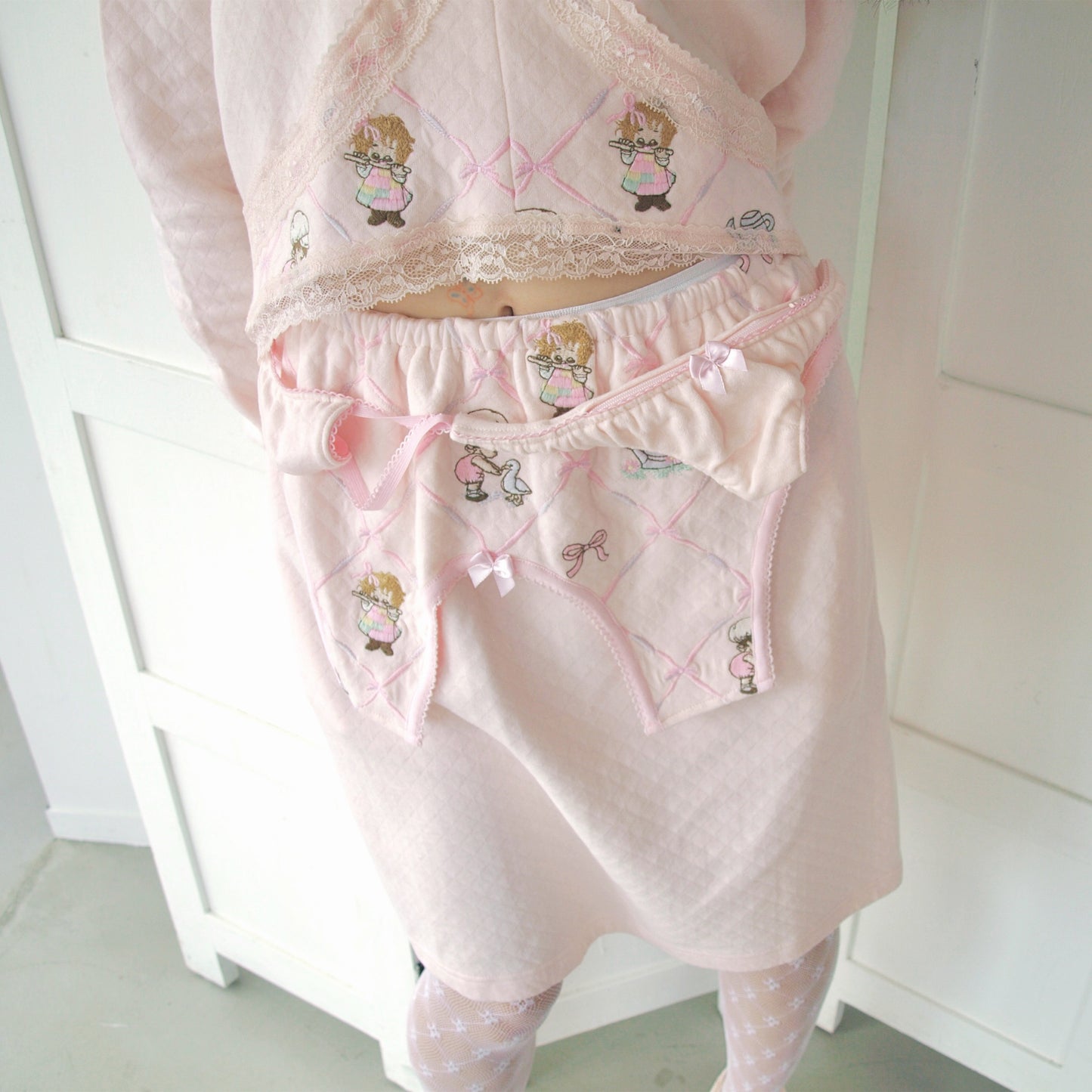 PANTY SHAPE TOP / PINK / 刺繍フードトップ