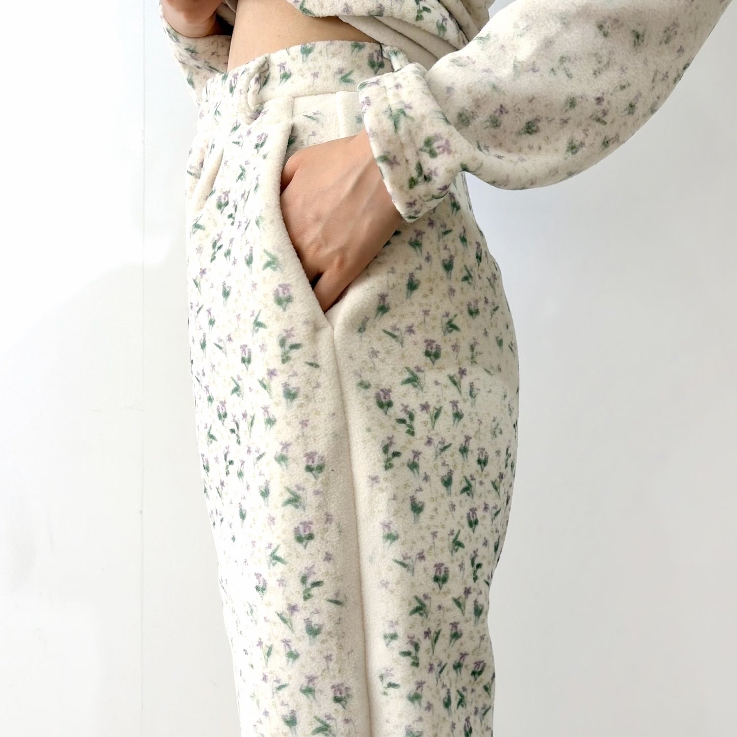 fading flower fleece pants / white / フェイディングフラワーフリースパンツ