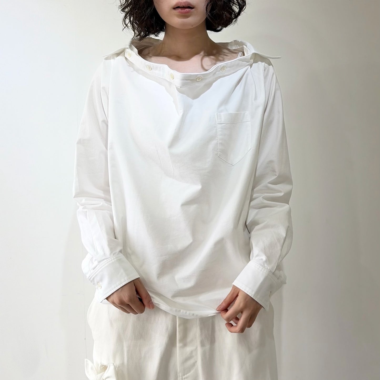 wide-neck shirt / white / ワイドネックシャツ