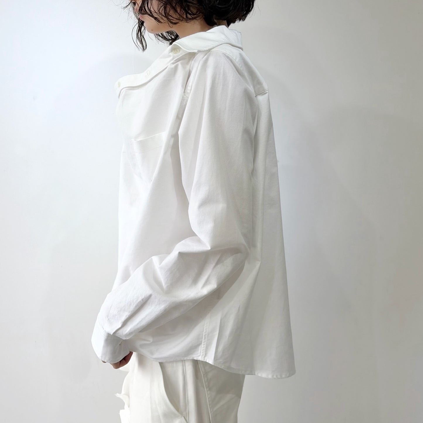 wide-neck shirt / white / ワイドネックシャツ