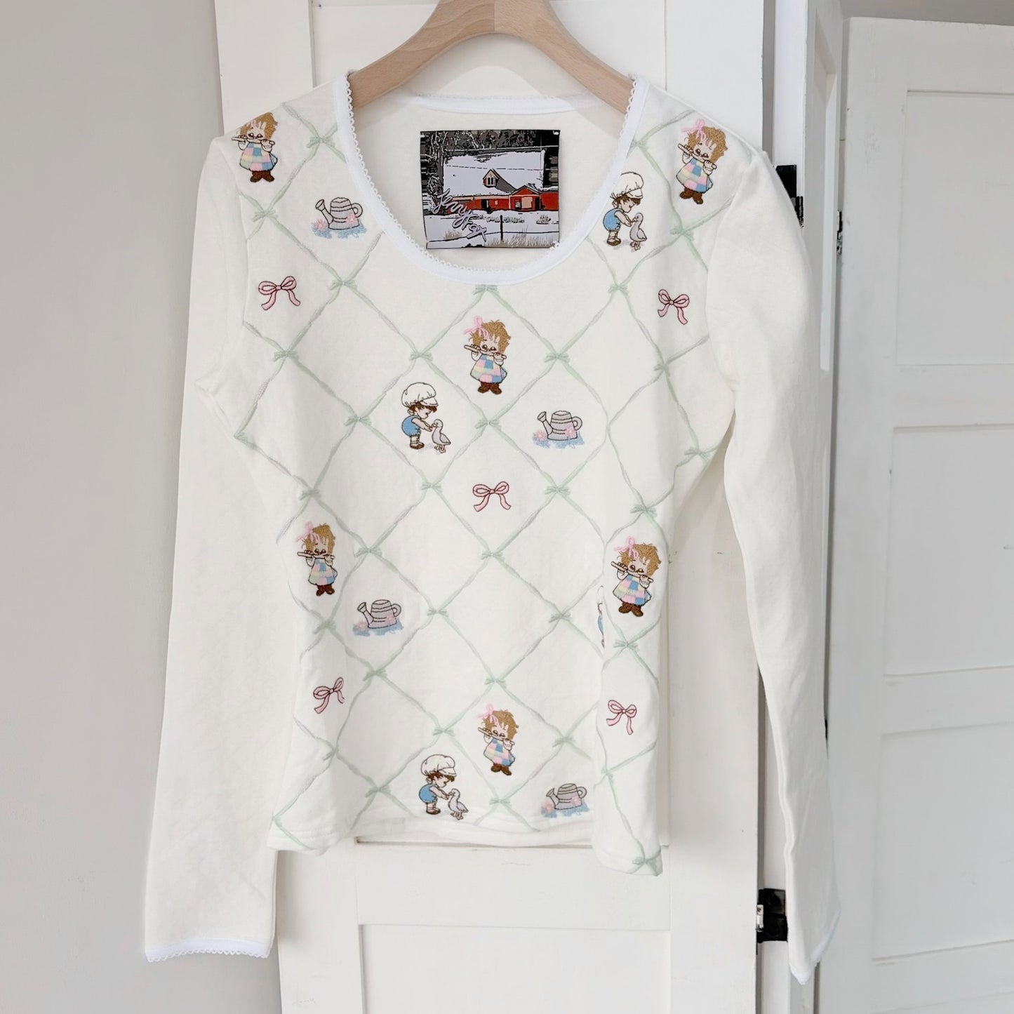 COUNTRY TOP / WHITE / 刺繍トップ