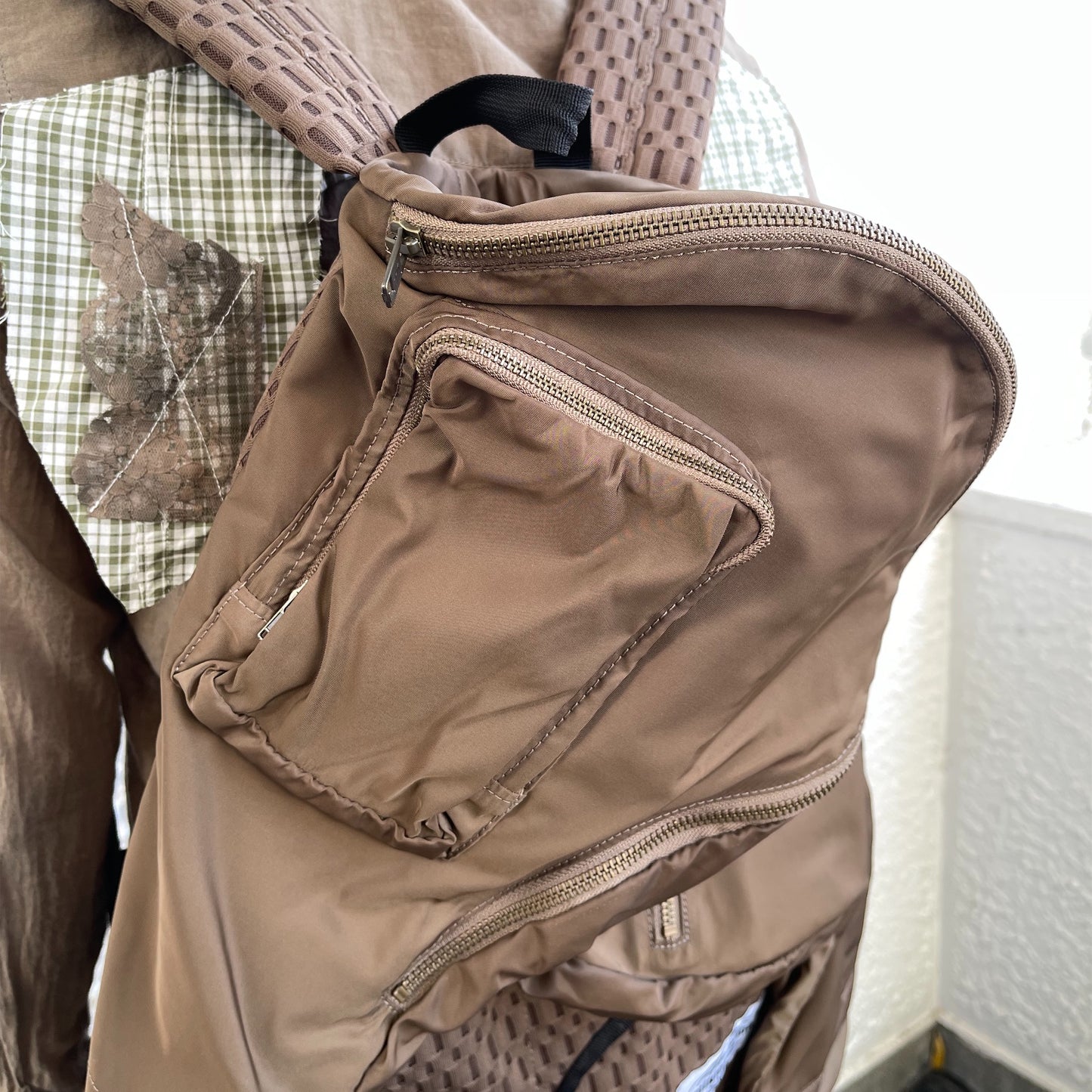 TWISTED BACK PACK / BROWN / ツイストバックパック