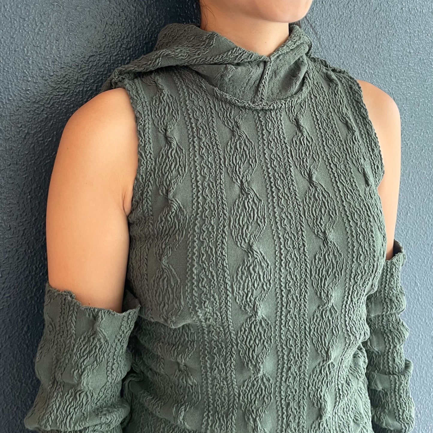 SHRUNK-KNIT SLEEVELESS TOP *SAILOR HIGH-NECK / KHAKI / セーラーカラーシュリンクタンク