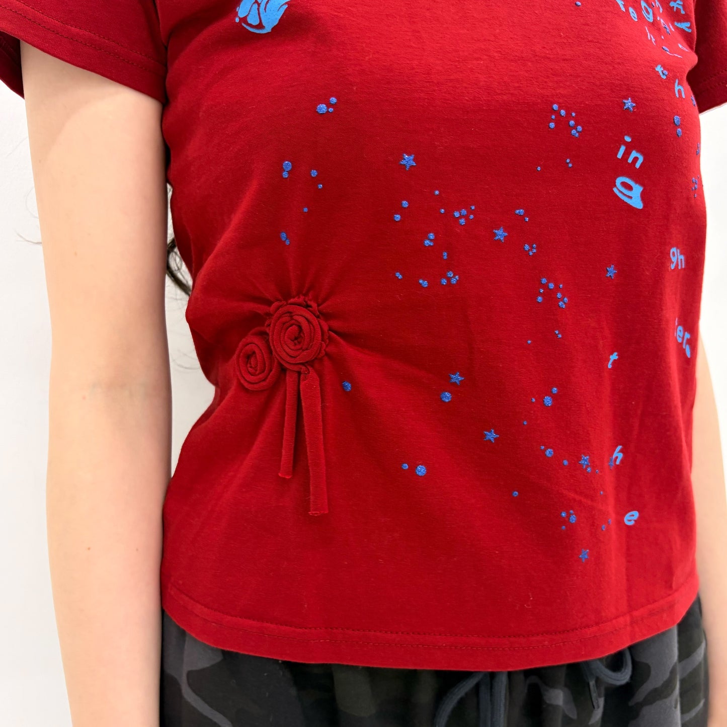 Glittered Spiral Ruched Top / Red / グラフィックプリントTシャツ