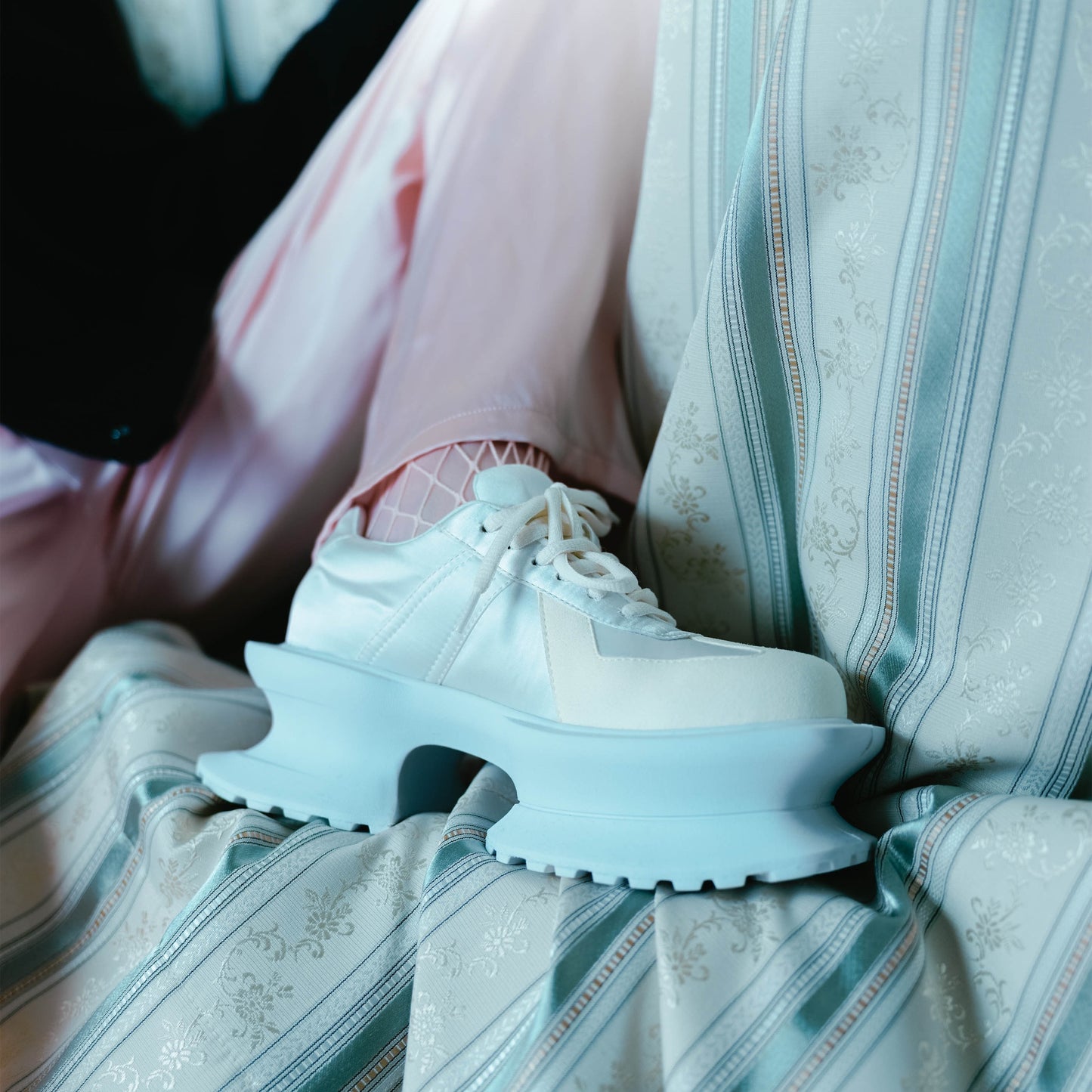 【AKIKOAOKI】Victoria / White x White / Aerialシューズ