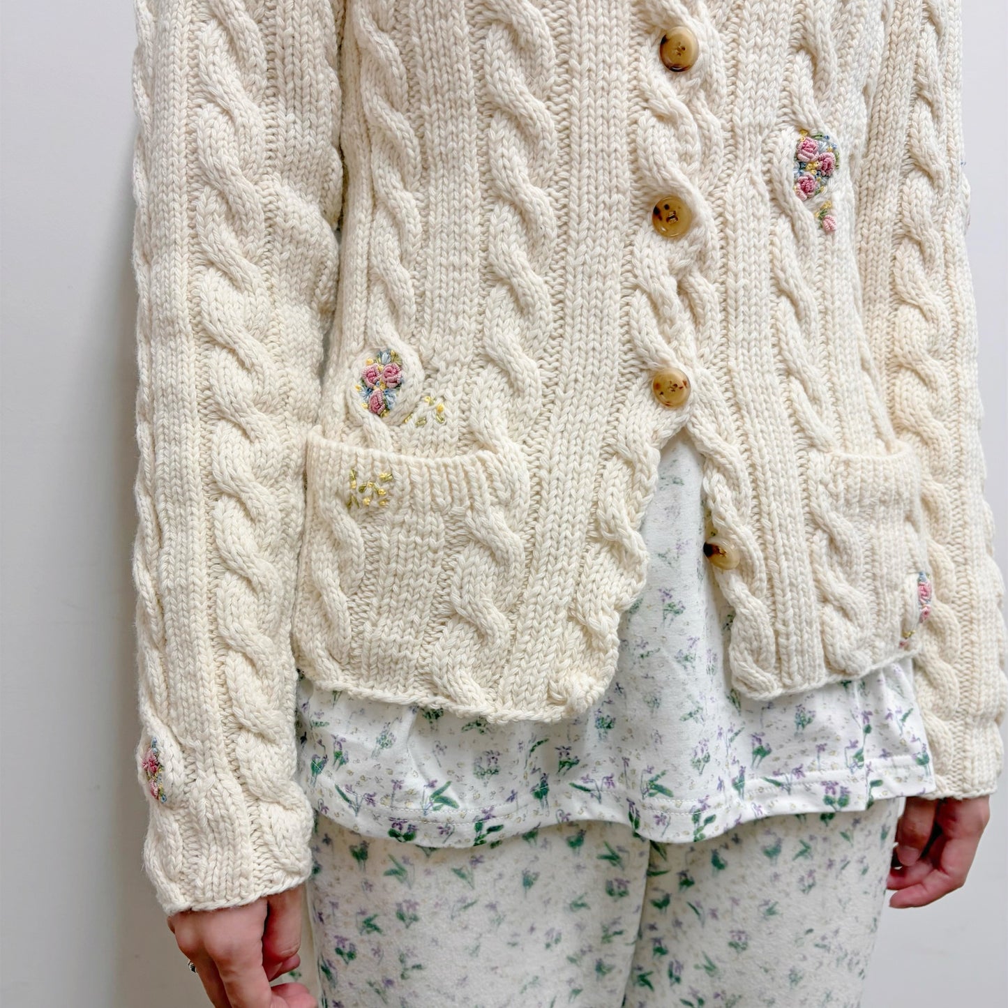 blooming cable cardigan / white / ブルーミングケーブルカーディガン