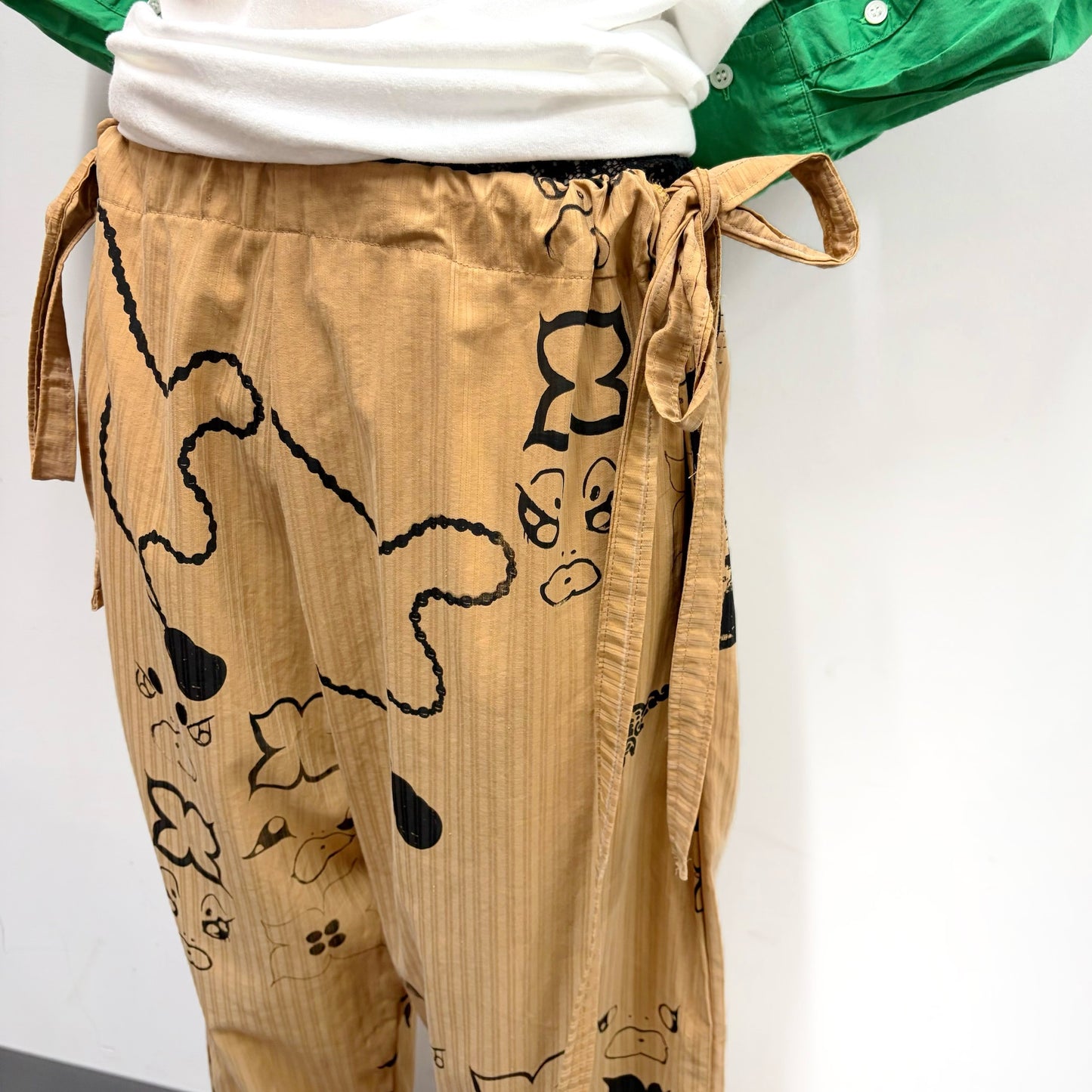 【GATEANDO POR TUS NUBES】NUBES PANTS / BEIGE / プリントパンツ