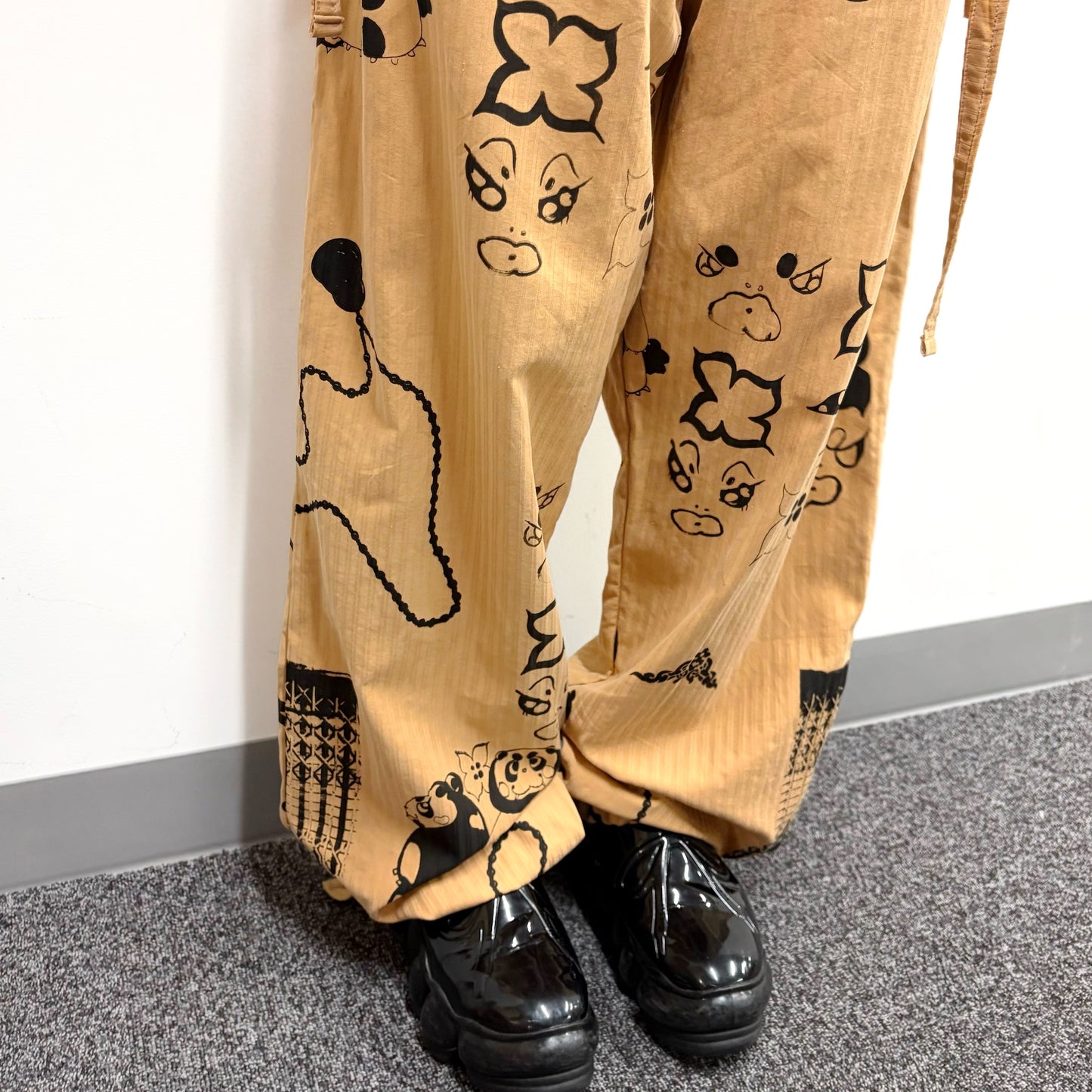 【GATEANDO POR TUS NUBES】NUBES PANTS / BEIGE / プリントパンツ