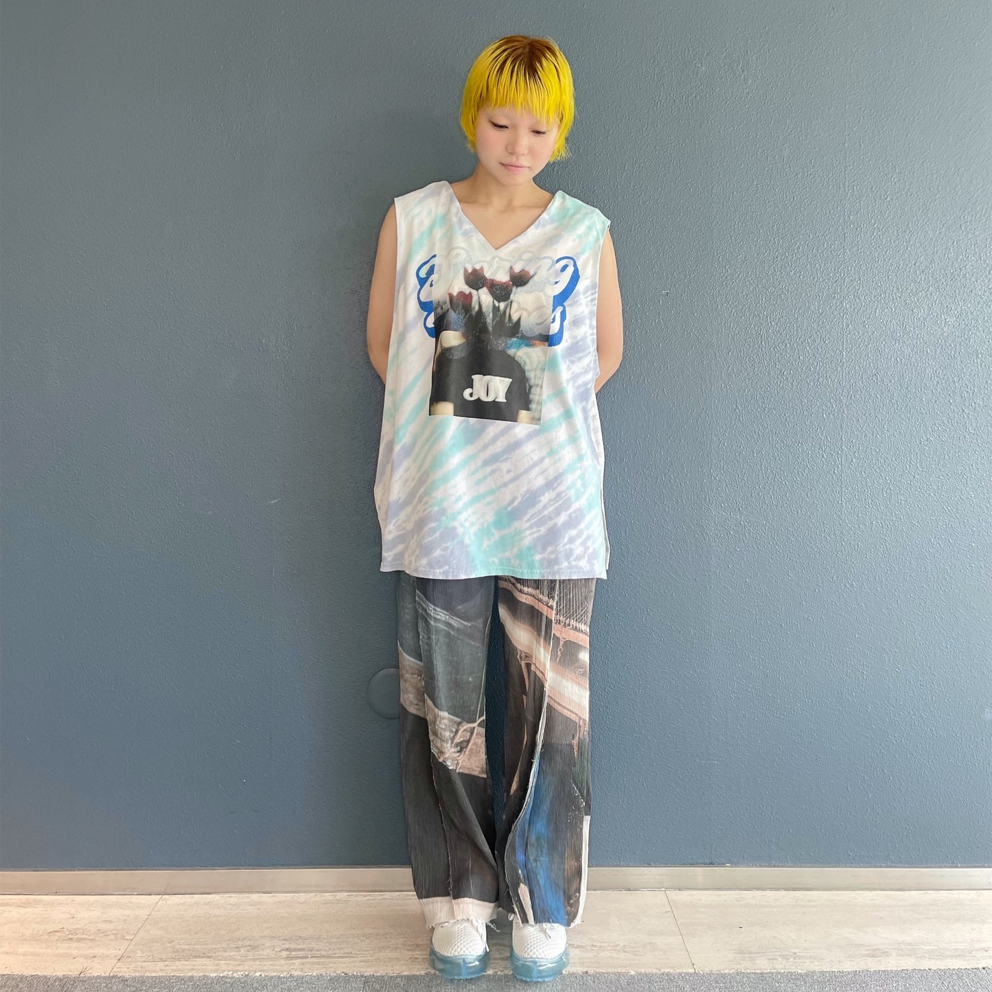 V NECK SLEEVELESS T / JOY / 2WAYグラフィックTシャツ