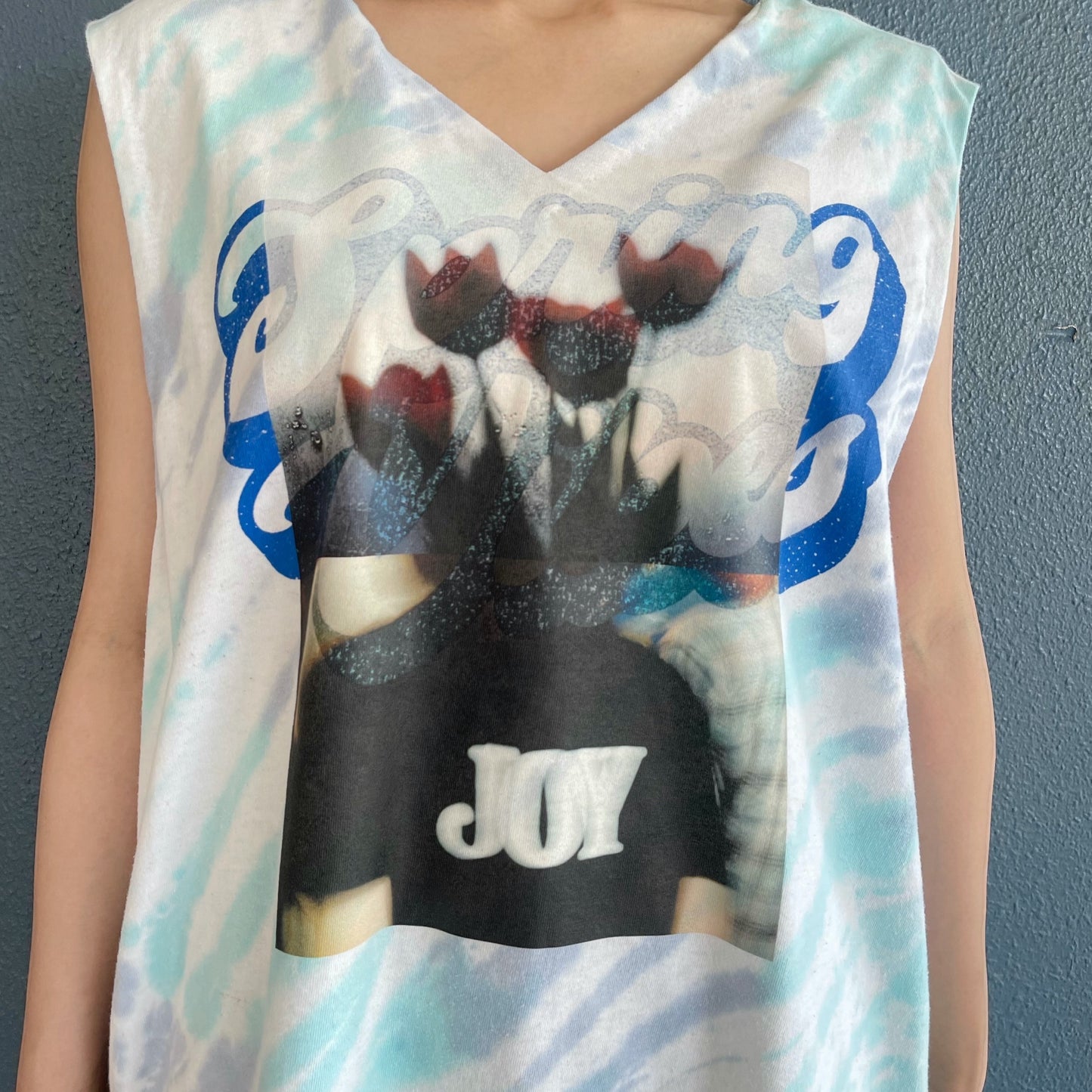 V NECK SLEEVELESS T / JOY / 2WAYグラフィックTシャツ