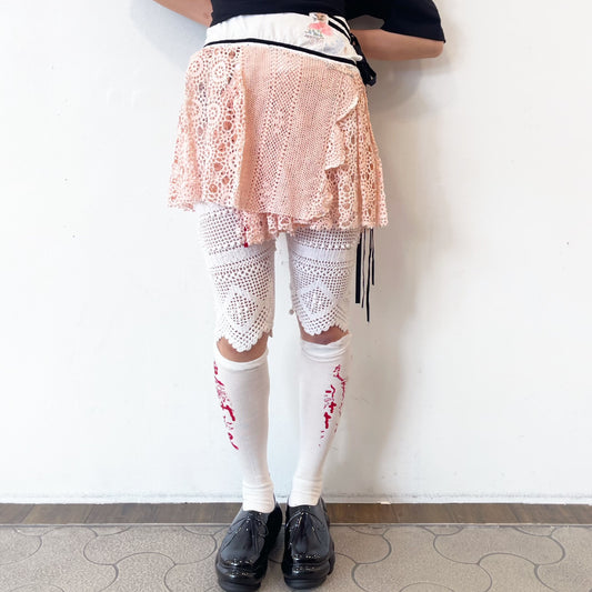 UP-CYCLED COTTON MINI KILT WITH EMBROIDERED WASTEBAND. EACH DRAWING IS UPCYCLED AND UNIQUE. / PALE PINK / クロシェキルトスカート