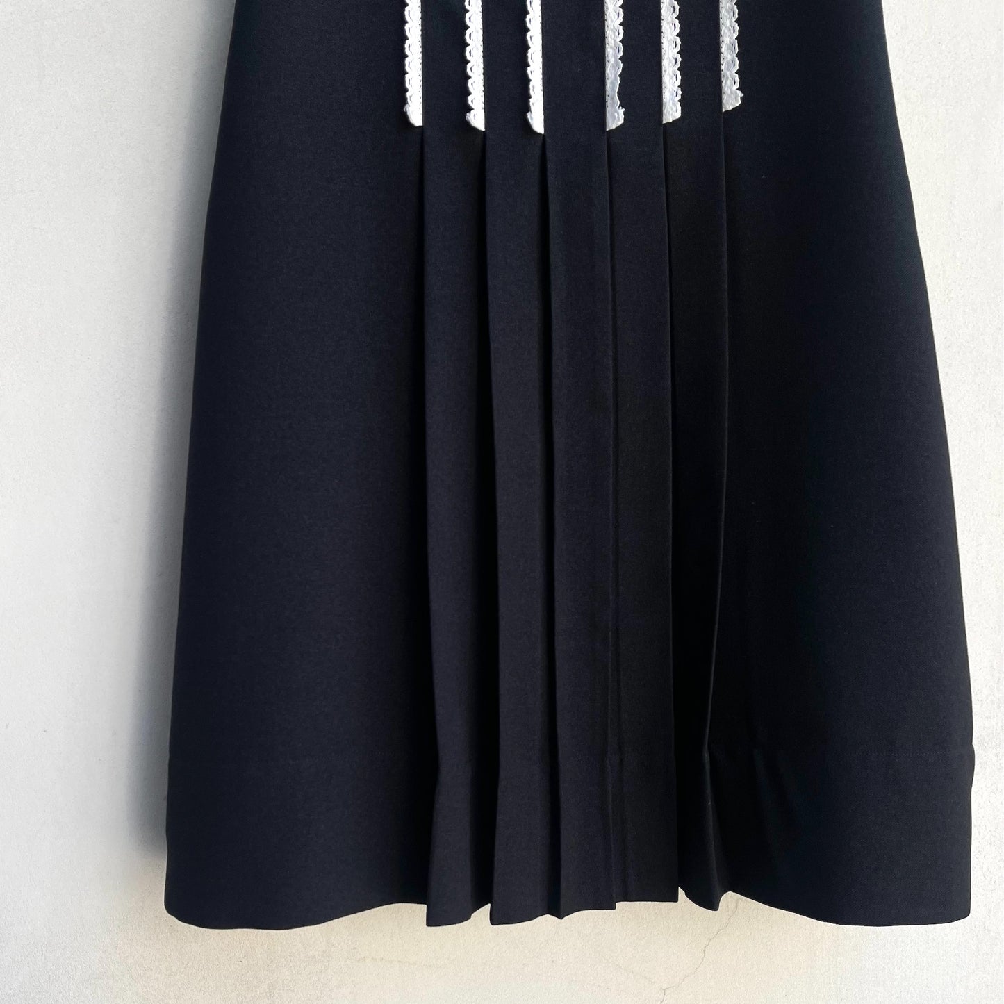 Pleats sleeveless dress / Black / プリーツレースドレス