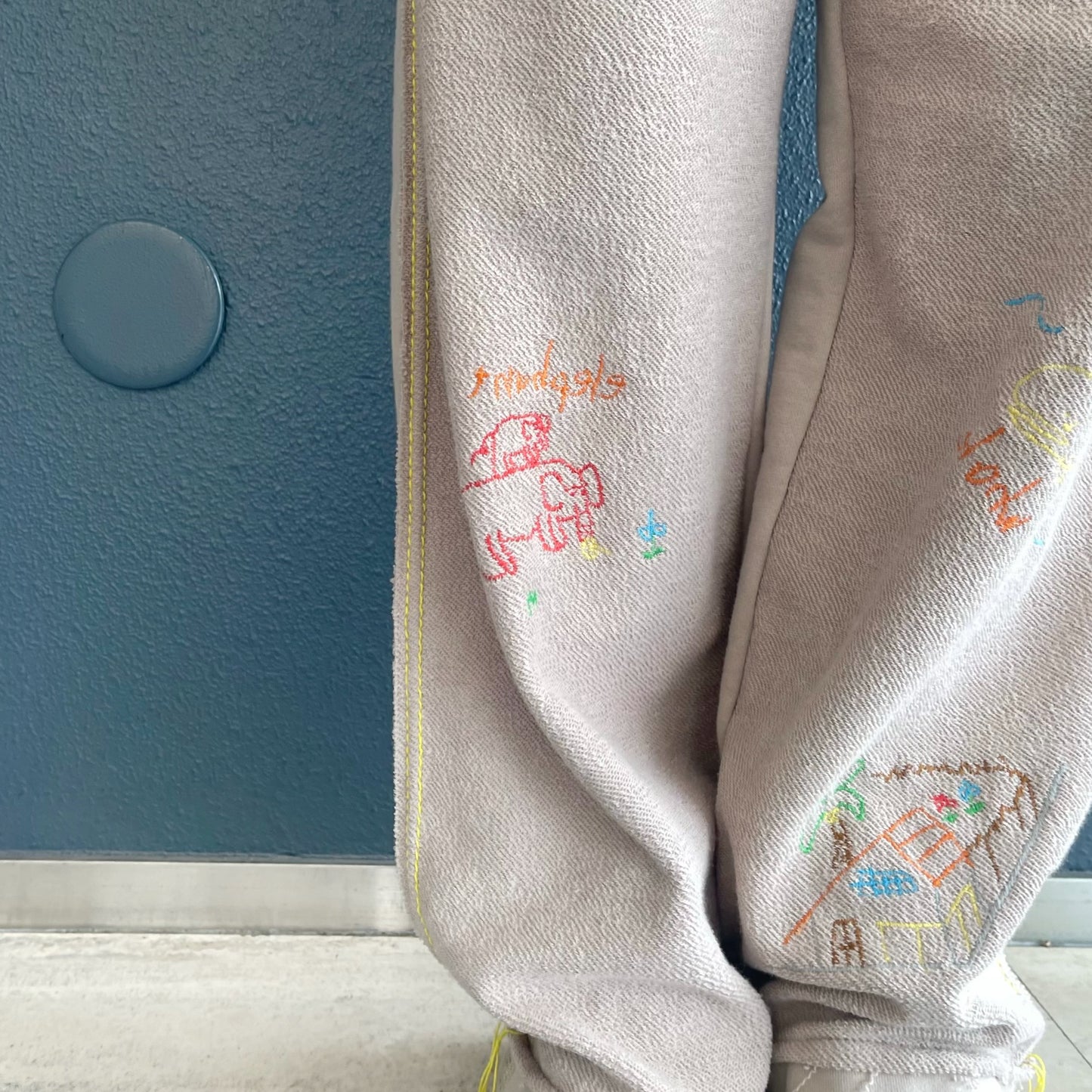 embroidery sweat pants / mocha / 刺繍スウェットパンツ