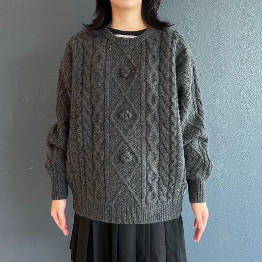 POMPOM CABLE KNIT / CHARCOAL / ポンポンケーブルニット