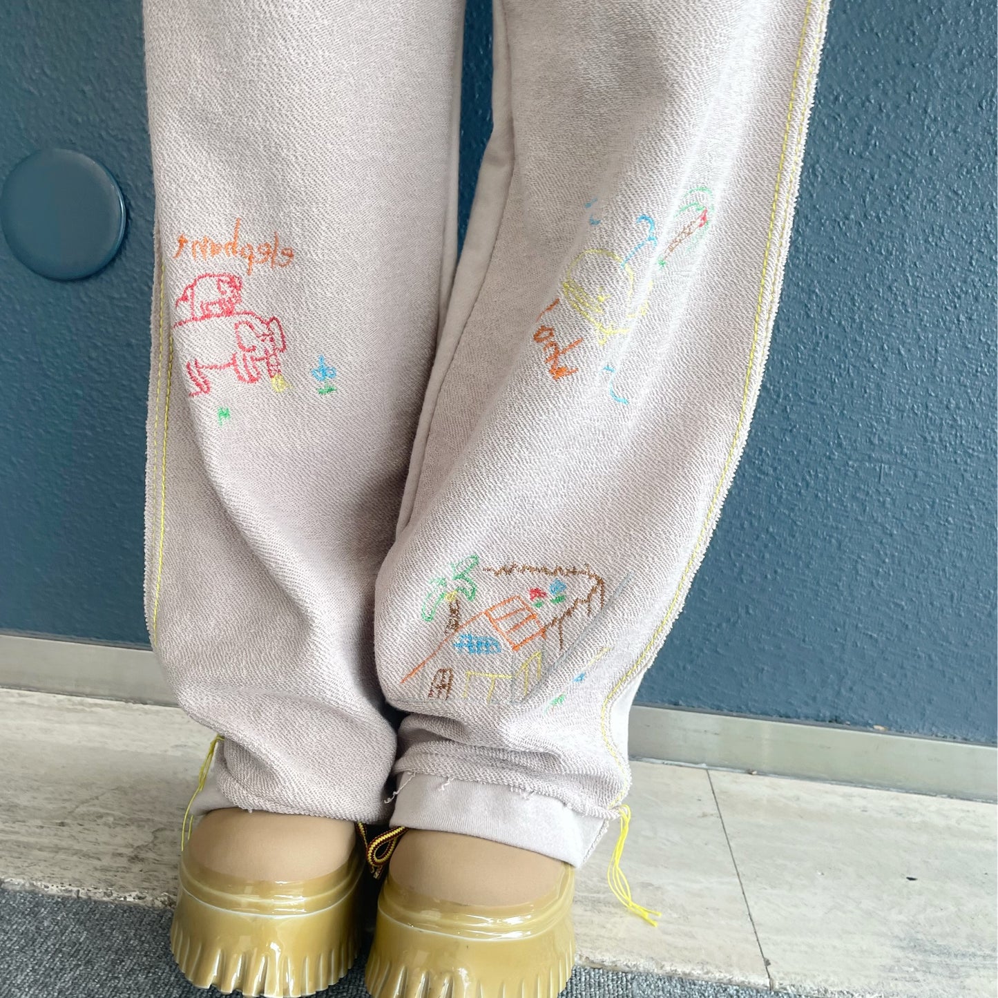 embroidery sweat pants / mocha / 刺繍スウェットパンツ