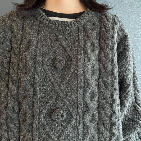 POMPOM CABLE KNIT / CHARCOAL / ポンポンケーブルニット