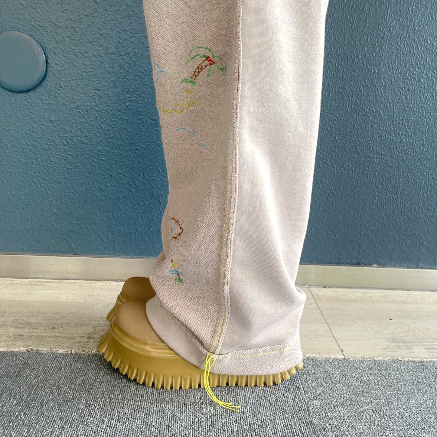 embroidery sweat pants / mocha / 刺繍スウェットパンツ