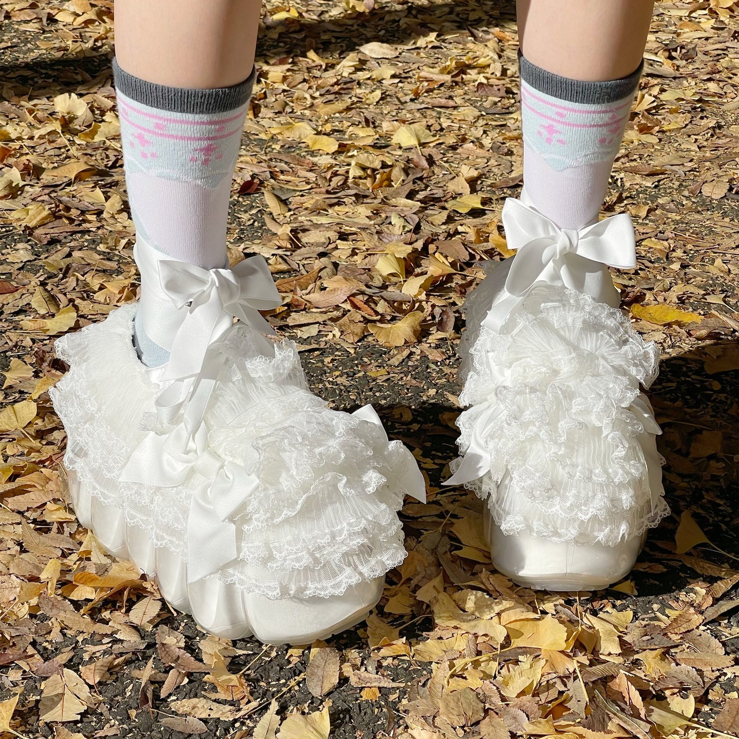 HIGH BUBBLE CAKE / WHITE / MIKIOSAKABEフリルシューズ