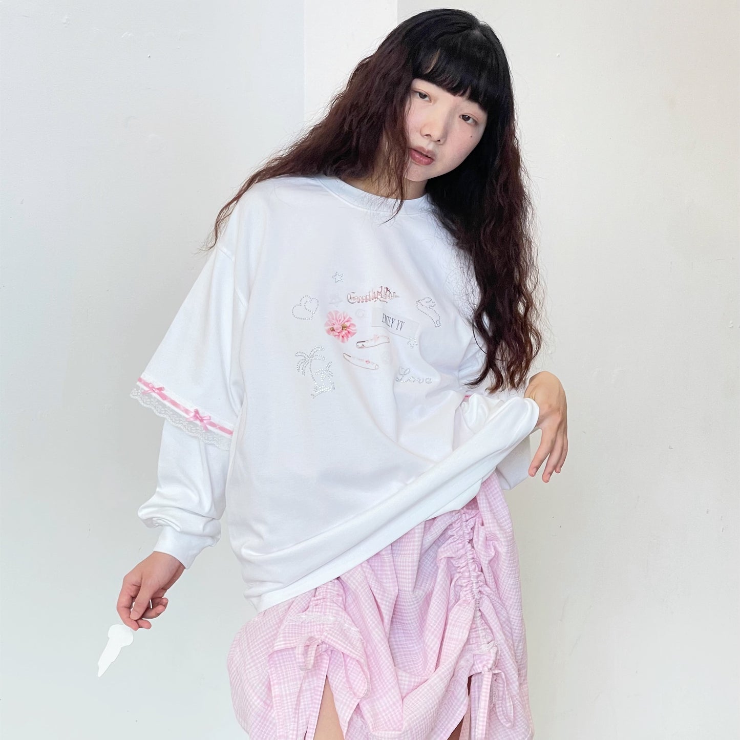 EMILY YV graphic long Tee / White / グラフィックロングスリーブトップ