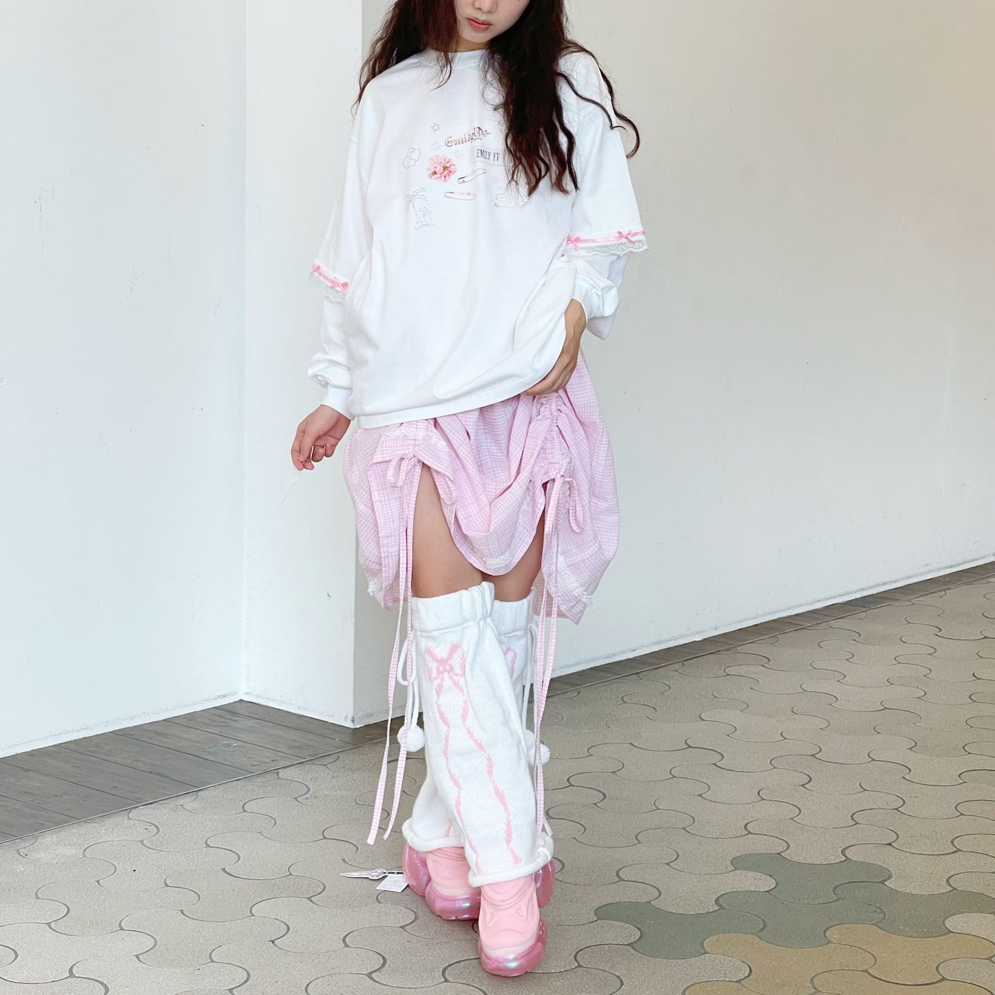 EMILY YV graphic long Tee / White / グラフィックロングスリーブトップ