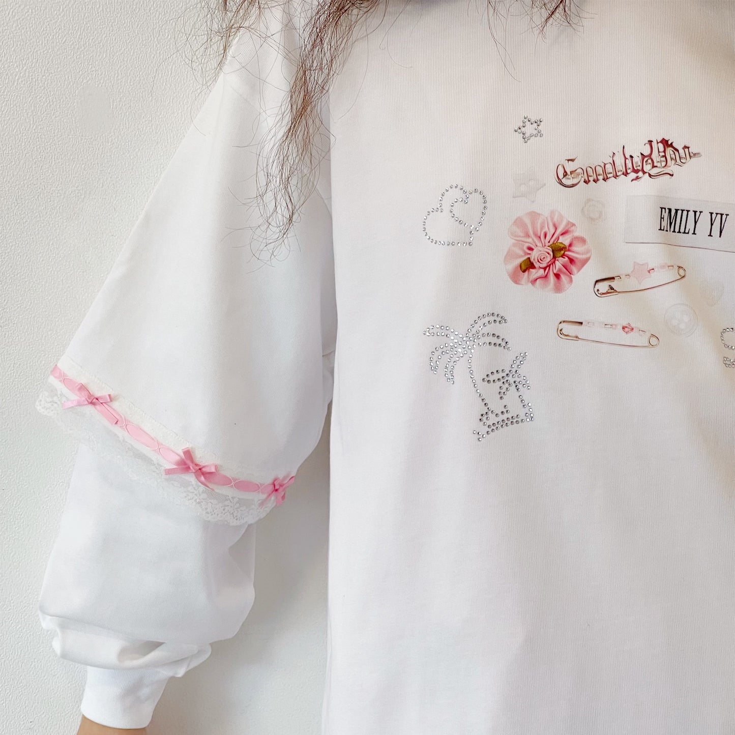 EMILY YV graphic long Tee / White / グラフィックロングスリーブトップ