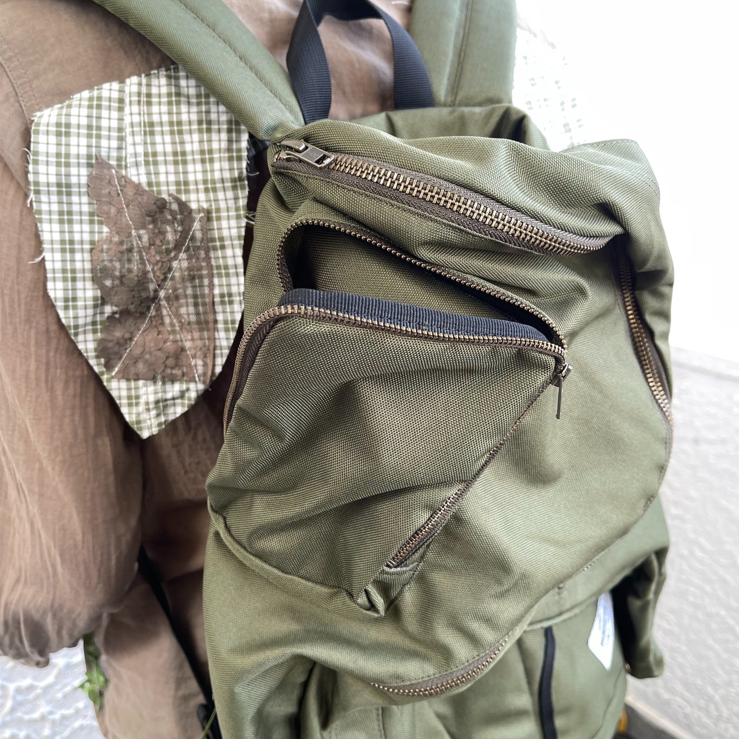 TWISTED BACK PACK / KHAKI / ツイストバックパック