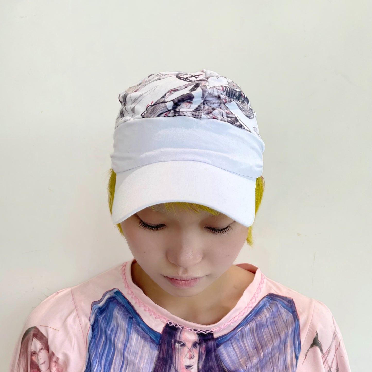 White baseball cap / グラフィックキャップ