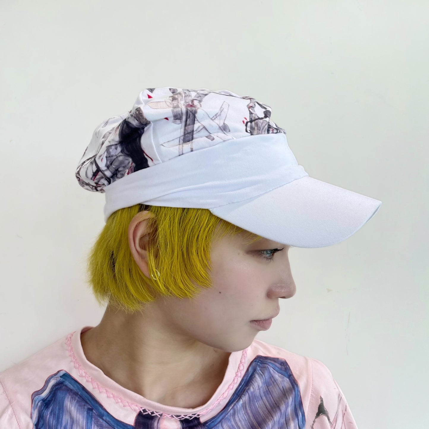 White baseball cap / グラフィックキャップ