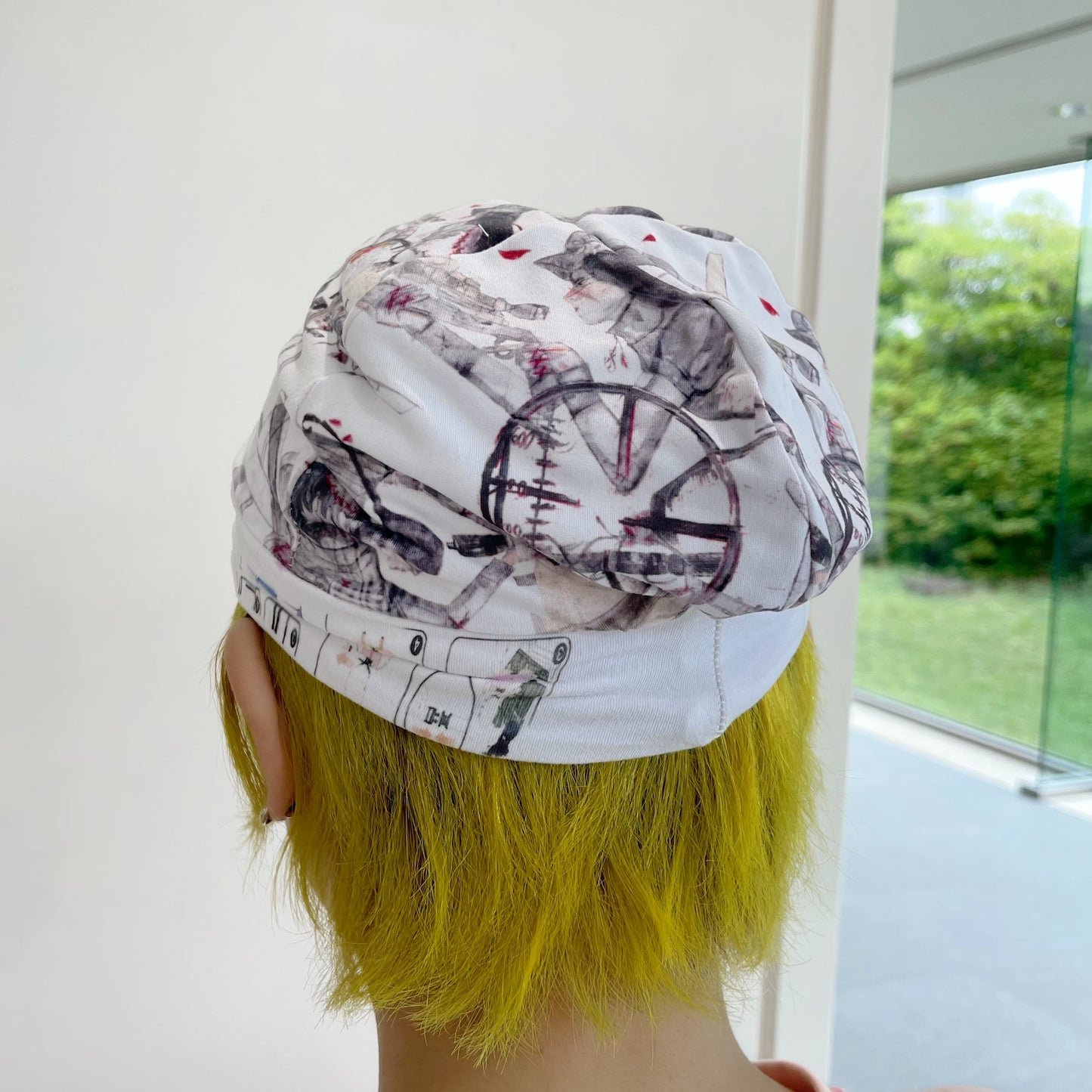 White baseball cap / グラフィックキャップ