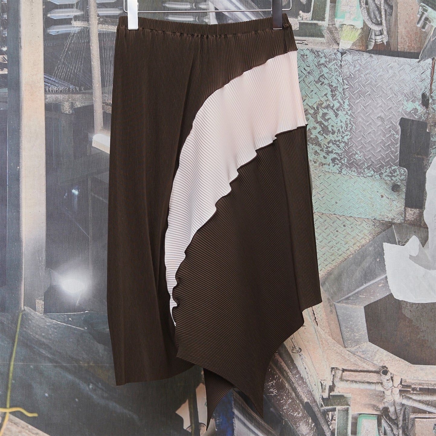 ARCH SKIRT / CHOCOLATE / プリーツスカート